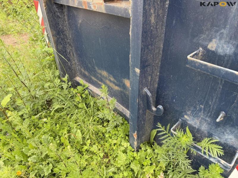 Container 16