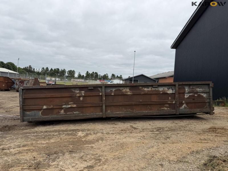 Container 8