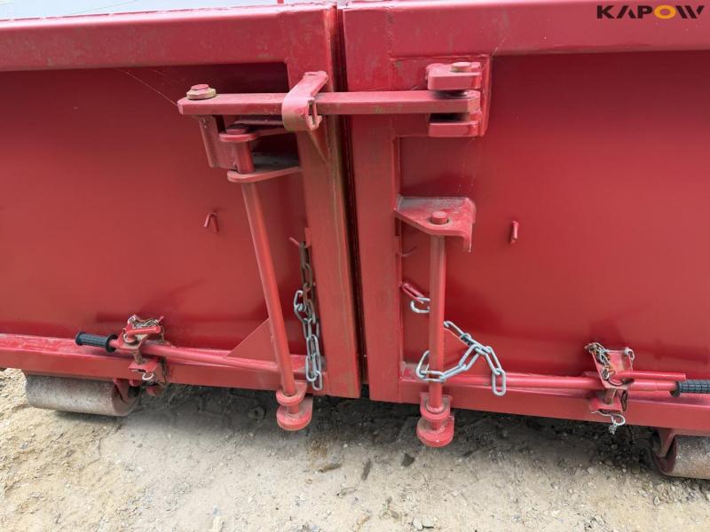 Container 16