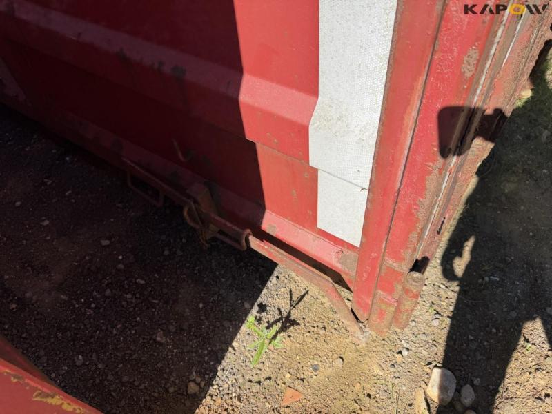 Container 8