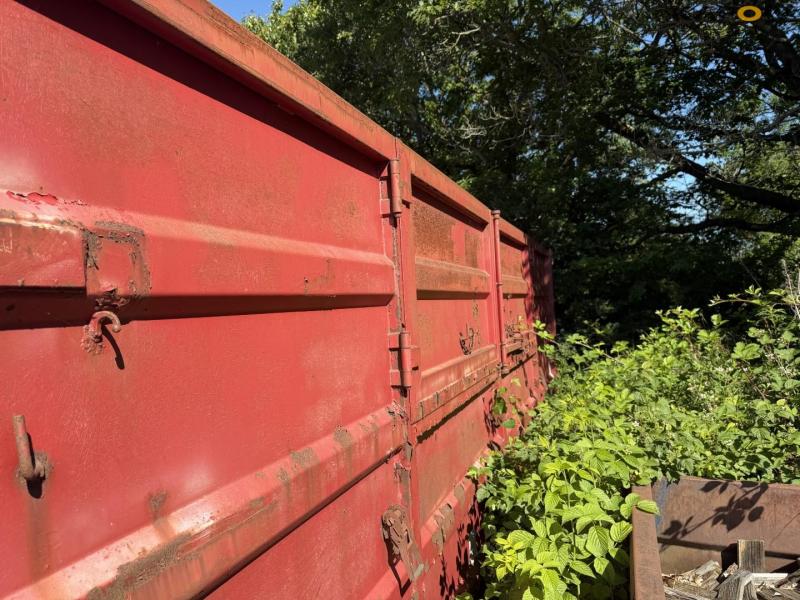 Container 10