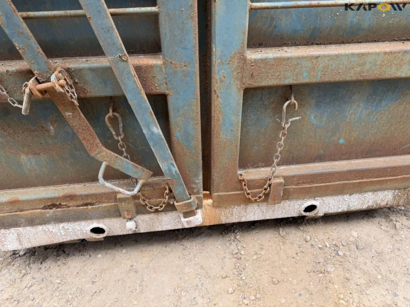 Container 17
