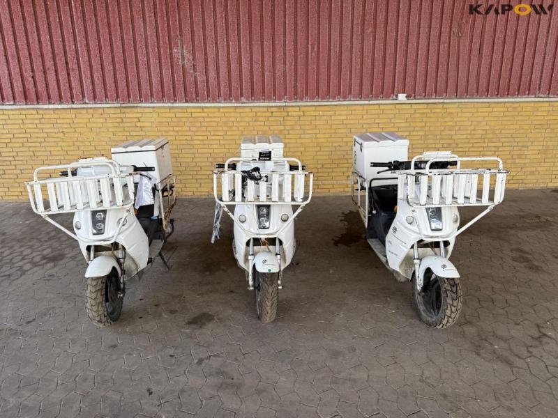 DAO 365 Elektrisk knallert med boks 2