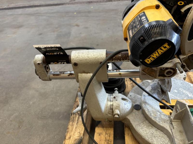 Dewalt DW708 Kap/geringssav 10