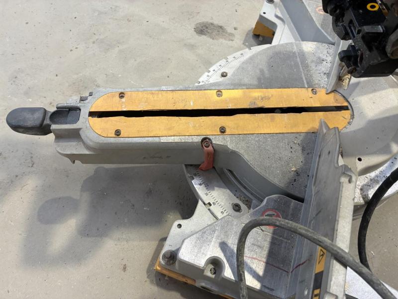 Dewalt Kap/-Geringssav 10