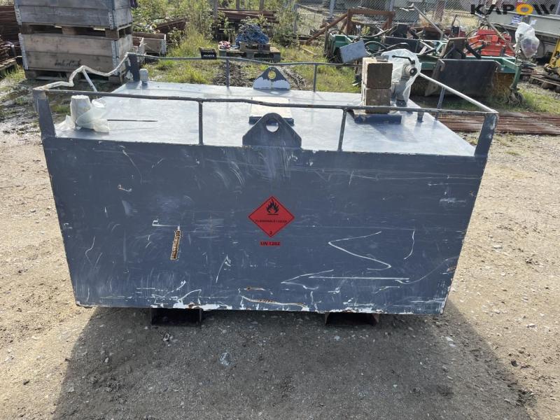 Dieseltank 1000L 8