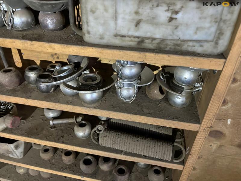 Diverse dele på væg 14