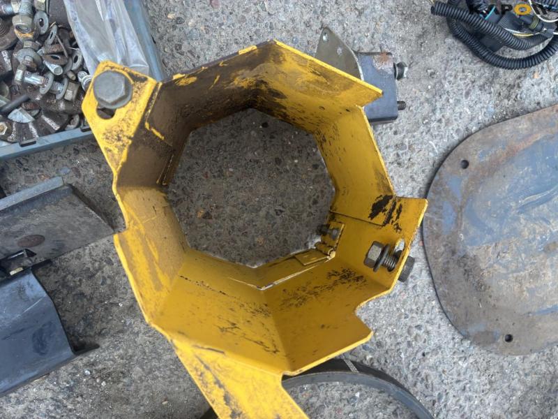 Diverse dele til New Holland mejetærsker 27