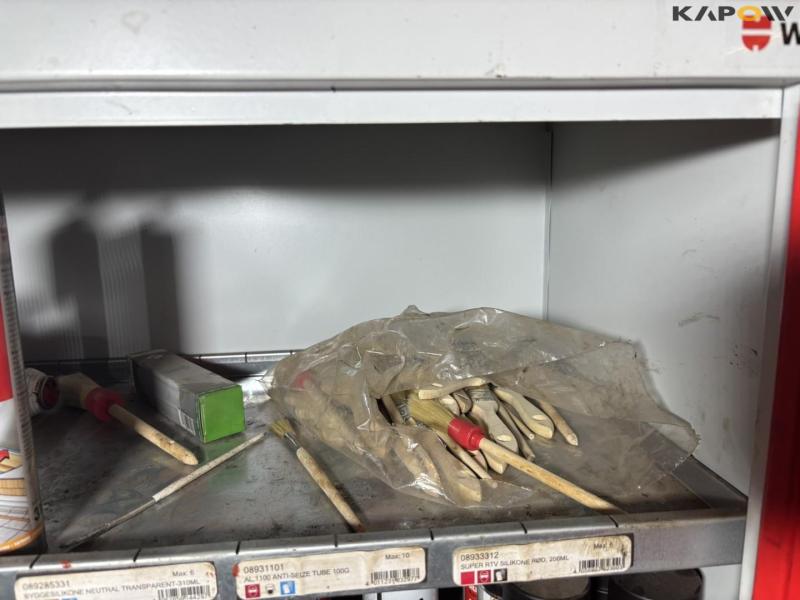 Diverse hjælpemidler/dåser 7