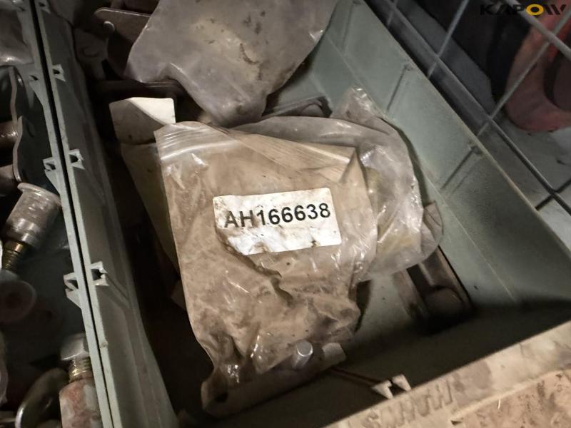 Diverse John Deere/Claas mejetærsker reservedele 24