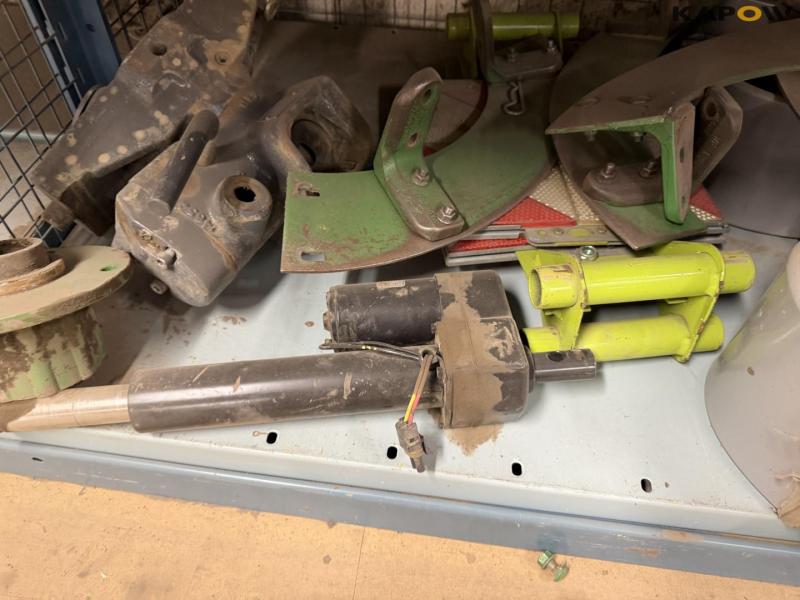 Diverse John Deere/Claas mejetærsker reservedele 44