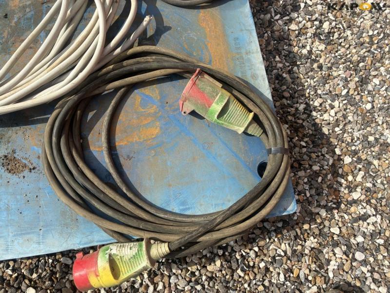 Diverse kabler og stik 16