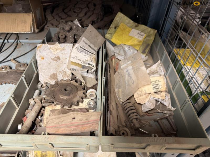 Diverse MF/New Holland presser reservedele 28