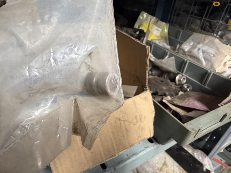 Diverse MF/New Holland presser reservedele 33