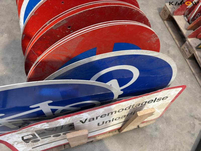Diverse skilte 27