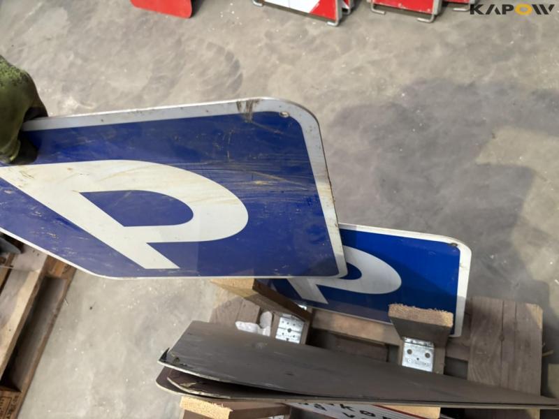 Diverse skilte 69