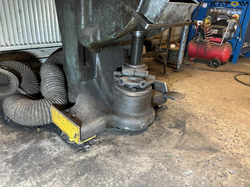 DPF KAS 32-200 presser/stanser 3