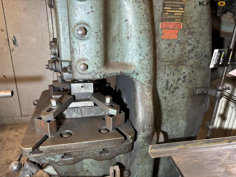 DPF KAS 32-200 presser/stanser 19