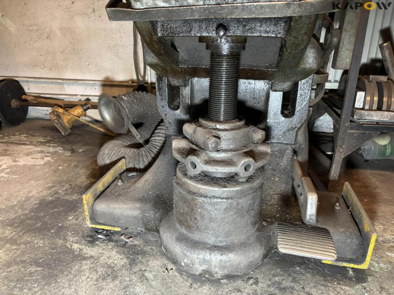 DPF KAS 32-200 presser/stanser 28