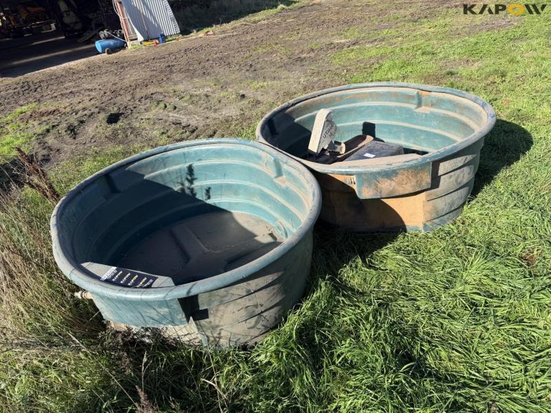 Drikketrug og havepumpe 5