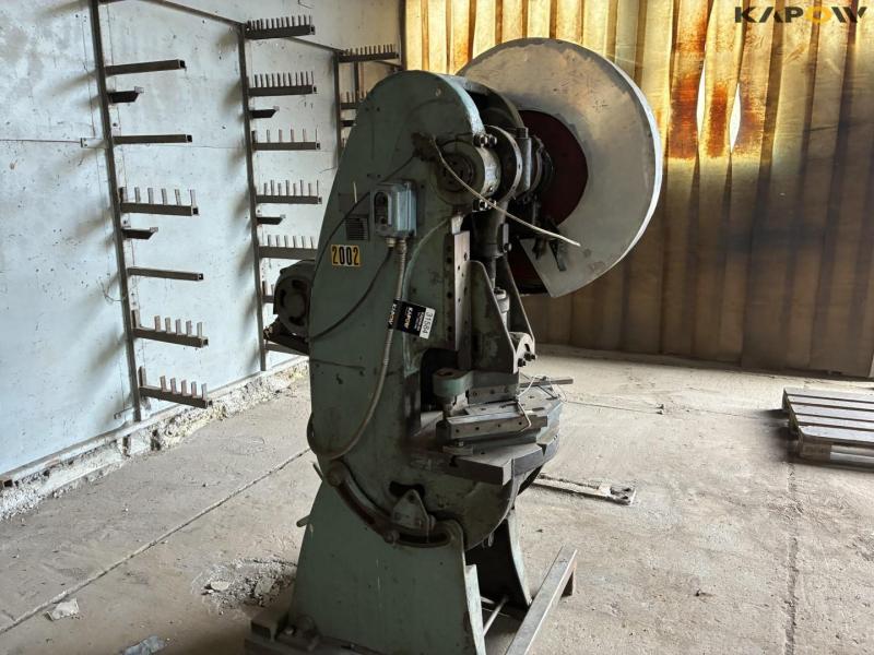 Eccentric press new-2 med hjørne udklinker 2