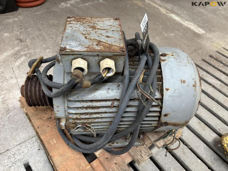 El motor 25 hk 1