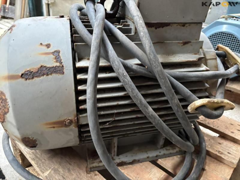 El motor 25 hk 10