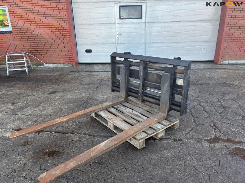 ELM HGS4015 pallegafler med Volvo hurtig hitch 2