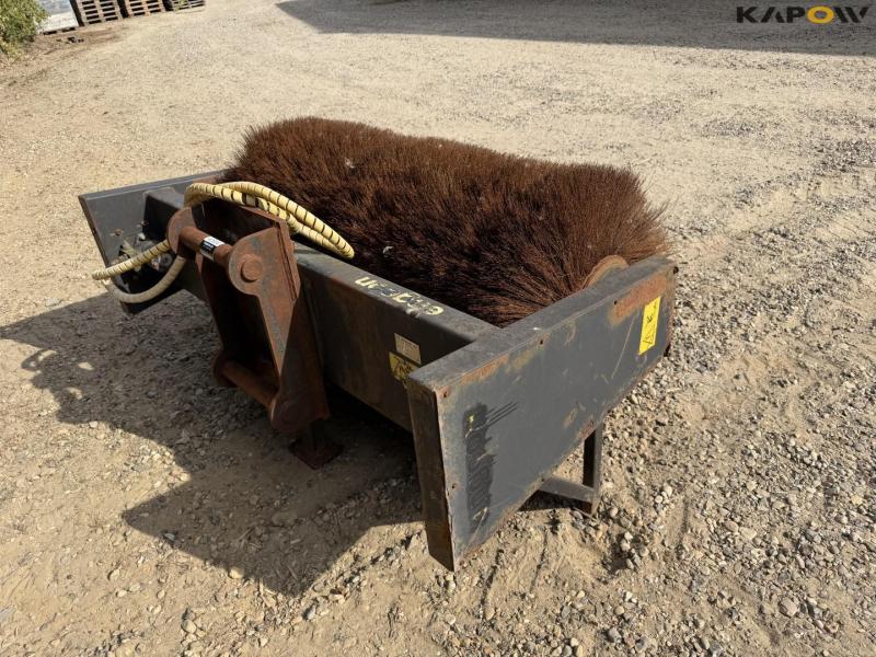 Engcon stålbørste med S60 hitch 5