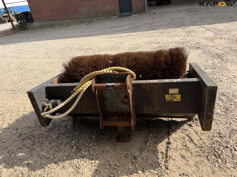 Engcon stålbørste med S60 hitch 6