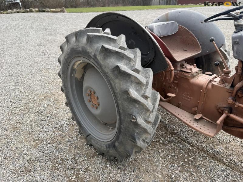 Ferguson 35 traktor 24