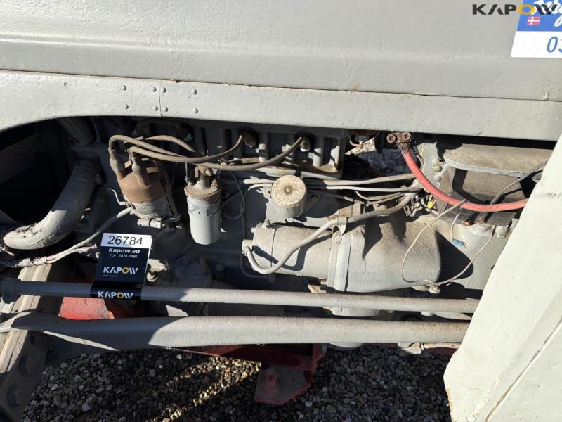 Ferguson TEA20 traktor med kost 10