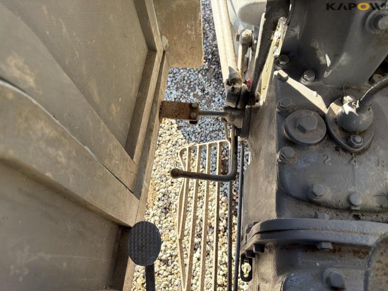 Ferguson TEA20 traktor med kost 22