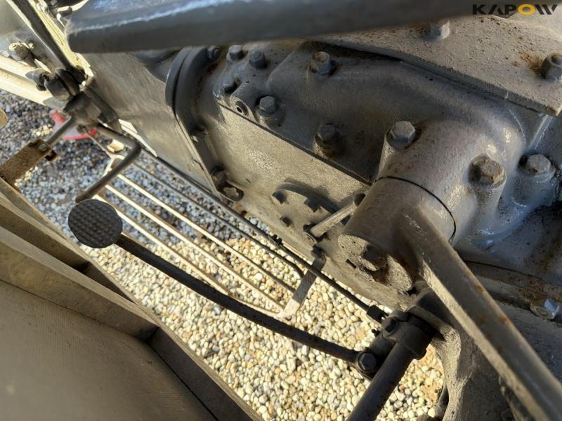 Ferguson TEA20 traktor med kost 23