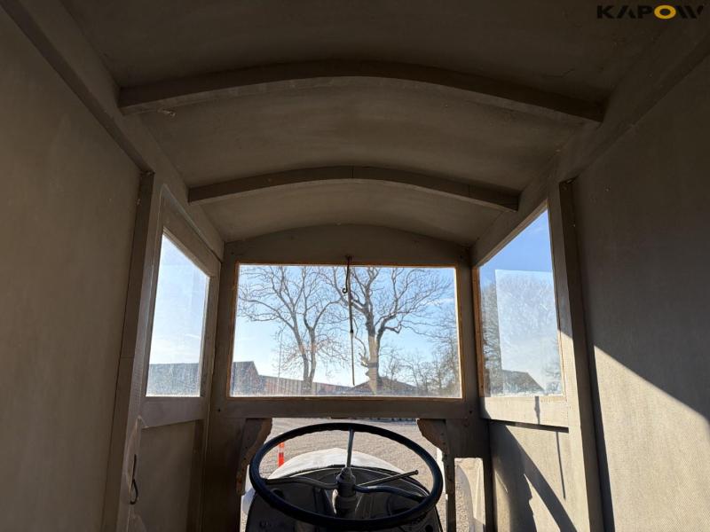 Ferguson TEA20 traktor med kost 29