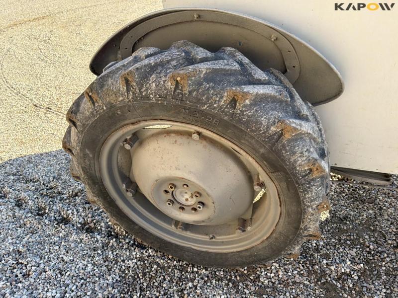 Ferguson TEA20 traktor med kost 43