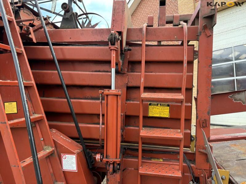 Fiatagi Hesston 4900 bigballepresser med ballevogn 19