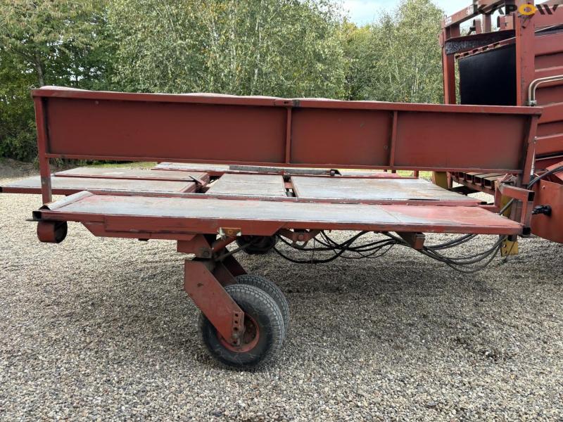 Fiatagi Hesston 4900 bigballepresser med ballevogn 62