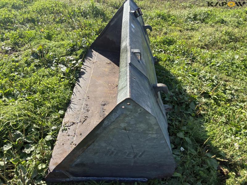 Fliegl skovl med Euro hitch 8