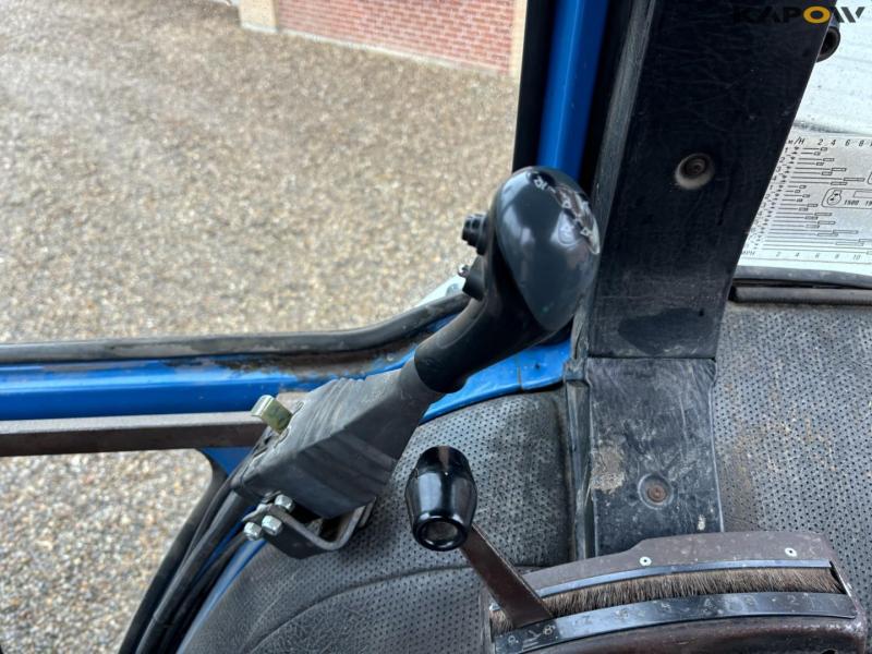 Ford 6610 traktor med frontlæsser 53