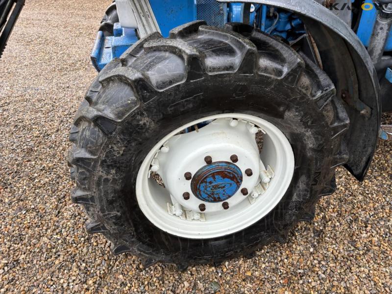 Ford 6610 traktor med frontlæsser 65