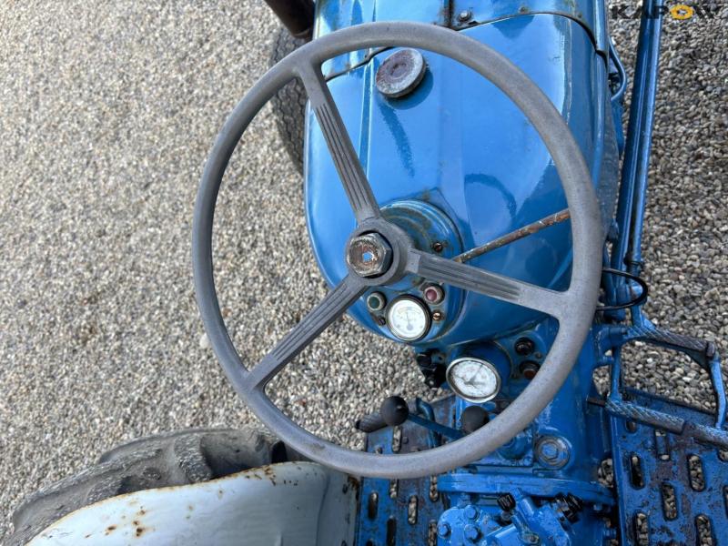 Ford traktor 23