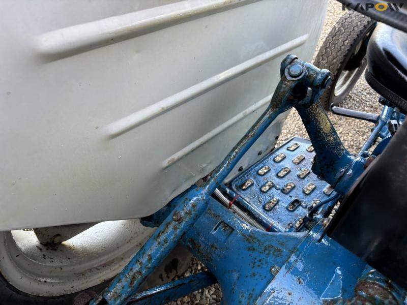 Ford traktor 27