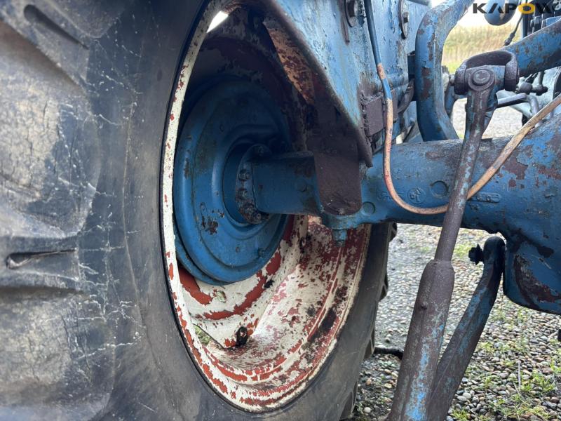 Fordson Dexta diesel traktor 28