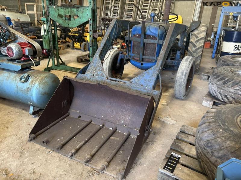 Fordson Dexta med frontlæsser 1