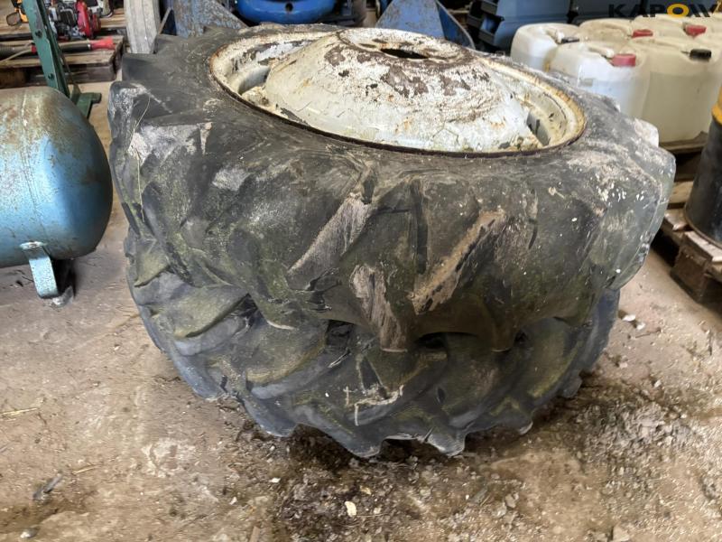 Fordson Dexta med frontlæsser 61