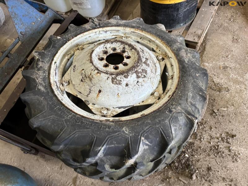 Fordson Dexta med frontlæsser 63