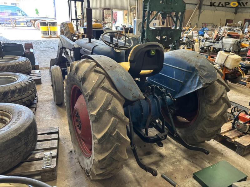 Fordson Dexta med frontlæsser 6