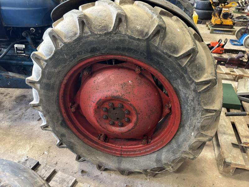 Fordson Dexta med frontlæsser 39