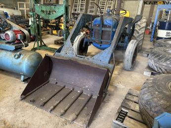 Fordson Dexta med frontlæsser